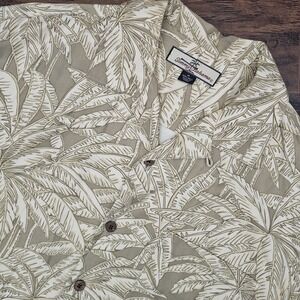 Tommy Bahama Mens Medium Silk Tan Cream Tropical Short Sleeve Button Front Shirt